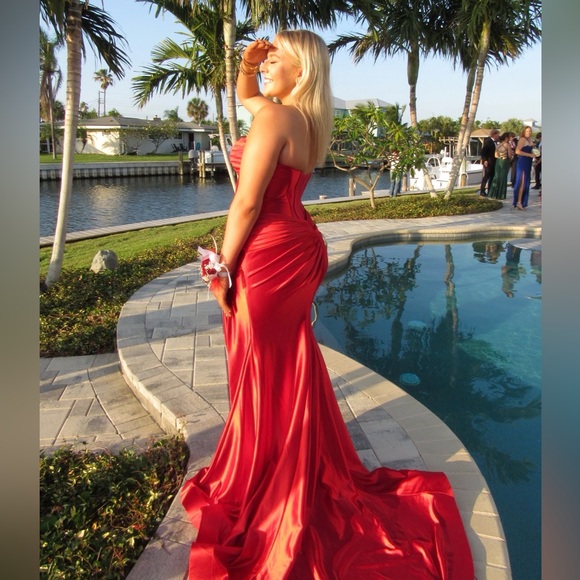 Sheri Hill Prom Dress - Picture 2 of 5